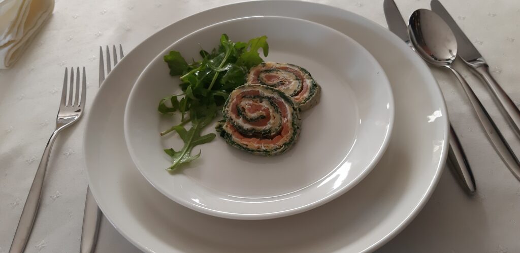 Eirol met spinazie en gerookte zalm