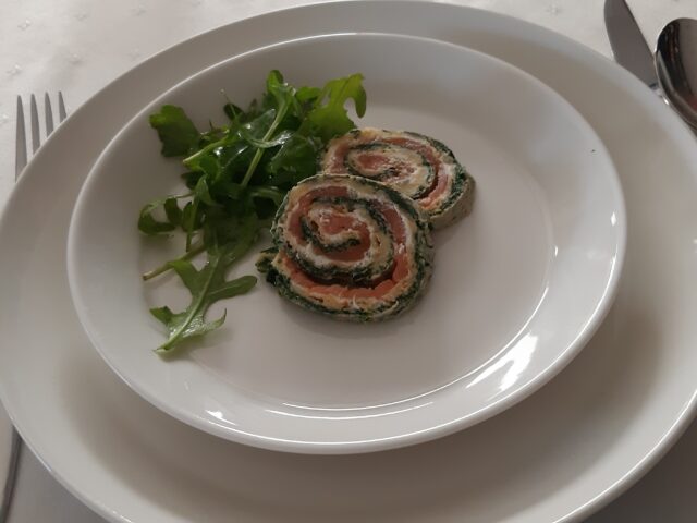 Eirol met spinazie en gerookte zalm