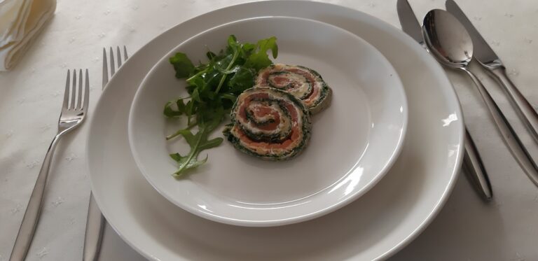 Eirol met spinazie en gerookte zalm