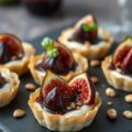 Filodeegtaartjes met blauwe kaas en vijgen