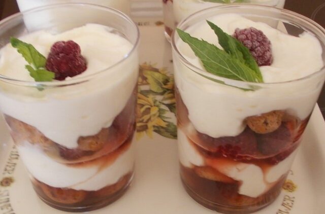 Frambozentiramisu in een glaasje