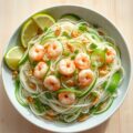 Garnalen in rijstnoedels als Thaise salade
