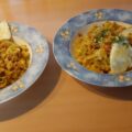 Gebakken kerrierijst met spitskool, prei en ham
