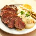 Gebraden rosbief met asperges in Hollandse saus