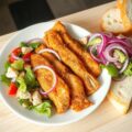 Gefrituurde haring met rode uiensalade, olijvensau