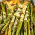 Gegratineerde groene asperges + witte truffelolie