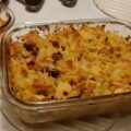 Gegratineerde penne met gerookte kipfilet, gedroogde tomaatjes en basilicumpesto