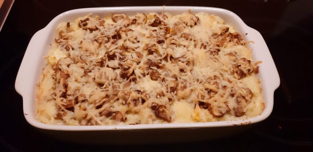 Gegratineerde stamppot rauwe witlof met ei en champignons