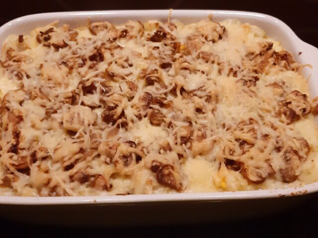 Gegratineerde stamppot rauwe witlof met ei en champignons