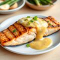 Gegrilde zalm met witte wijnsaus