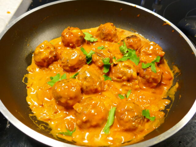 Gehaktballetjes in een heerlijke curry madrassaus