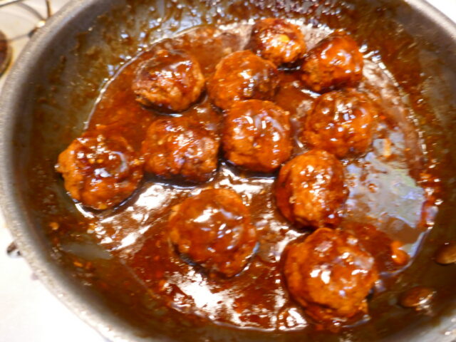 Gehaktballetjes in pittige jus