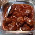 Gehaktballetjes in pittige tomaten-chilisaus