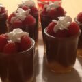 Gemakkelijke chocolademousse met frambozen zonder eieren