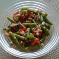 Gemengde bonensalade met paprika en rode ui