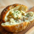 Gepofte aardappel met kruidenboter