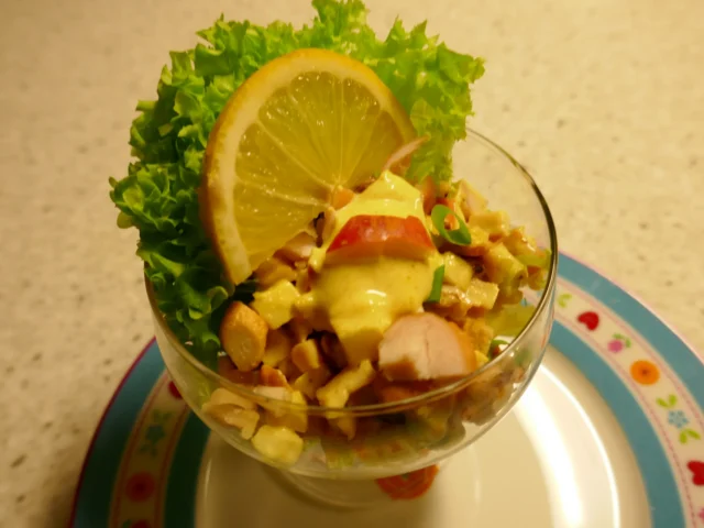 Gerookte kip cocktail met appel en een crunch van gemengde noten