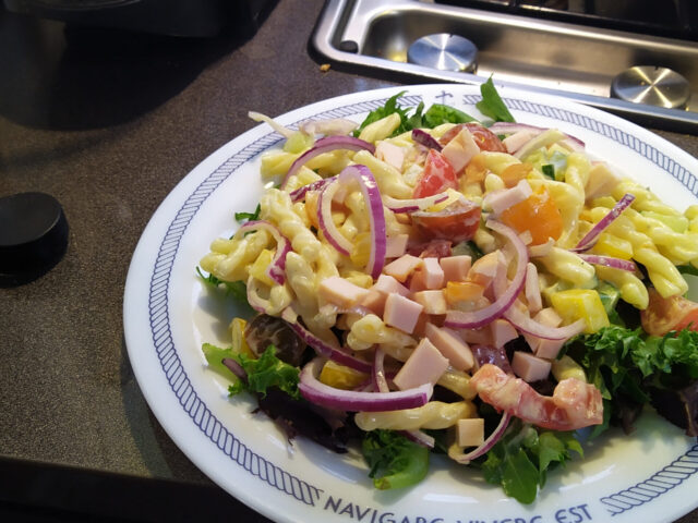 Gerookte kip pasta salade