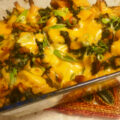 Goed gevulde pasta ovenschotel met spinazie, paprika, champignons en kip