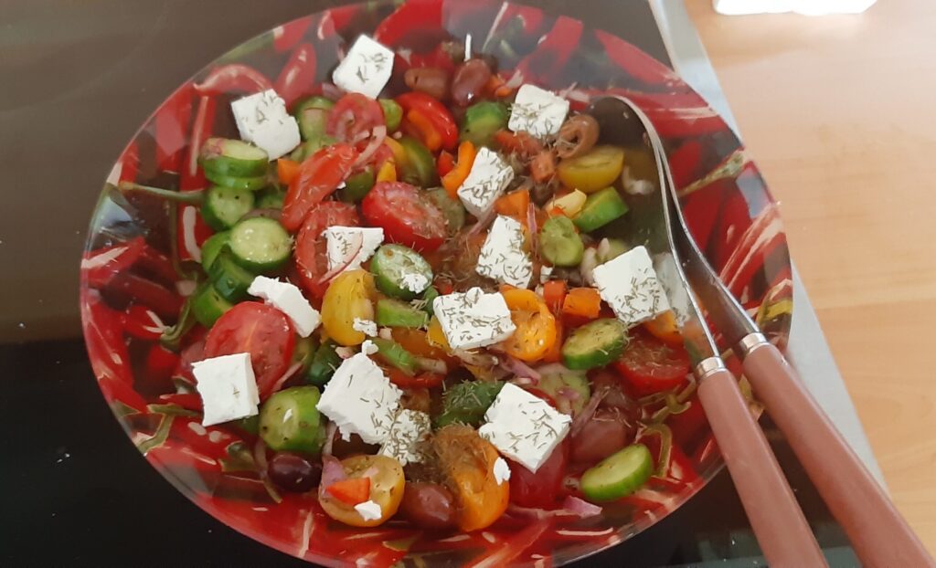Griekse salade van snoepgroenten