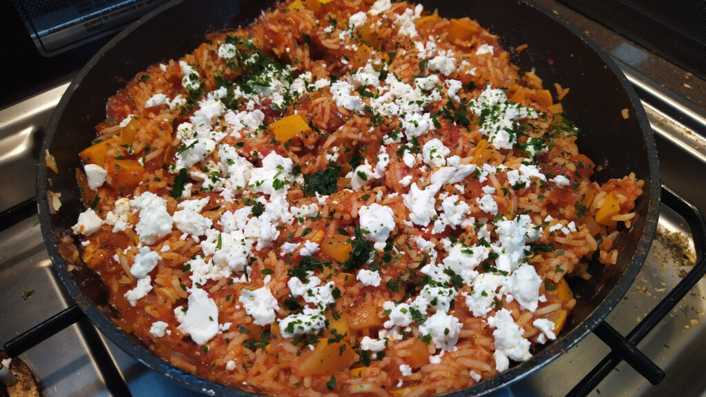 Griekse tomaten rijst met feta en courgette