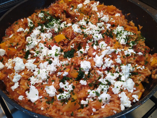 Griekse tomaten rijst met feta en courgette