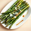 Groene asperges met kaas