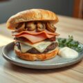 Hamburgers met kaas,ham en champignons