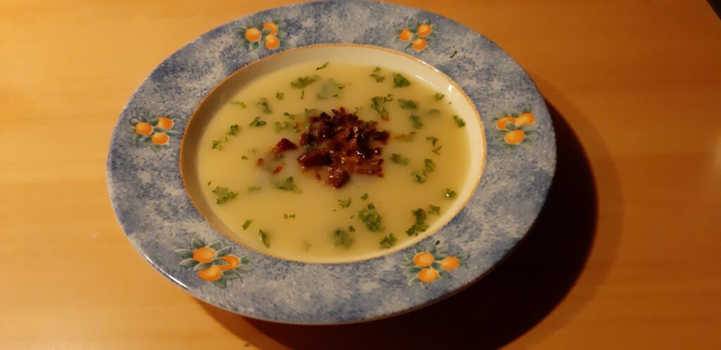 Heerlijke bloemkoolsoep met chorizokruimels