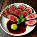 Hertenfilet met koffiesaus en muntsaus