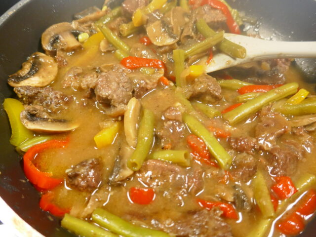 Hollands stoofje met sperzieboontjes, champignons en paprika