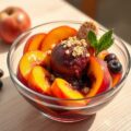 In wijn gemarineerde nectarines met zomerfruit