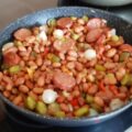 Indische gekruide bruine bonenschotel met rookworst