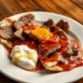 Iskender = Turks reepjes vlees.