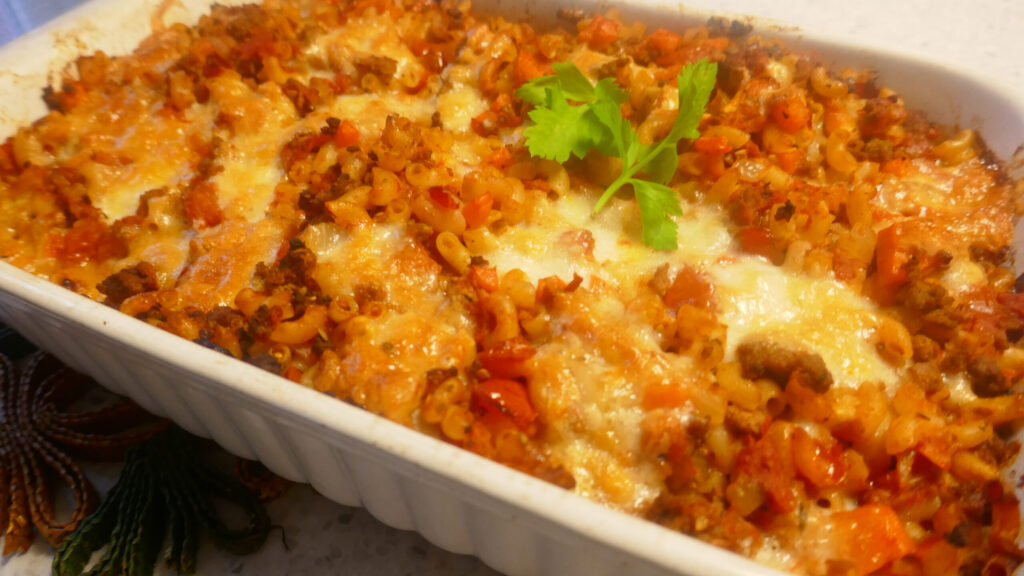 Italiaanse macaroni ovenschotel met rundergehakt en veel groente
