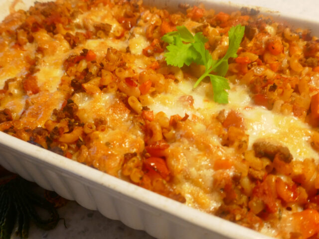 Italiaanse macaroni ovenschotel met rundergehakt en veel groente