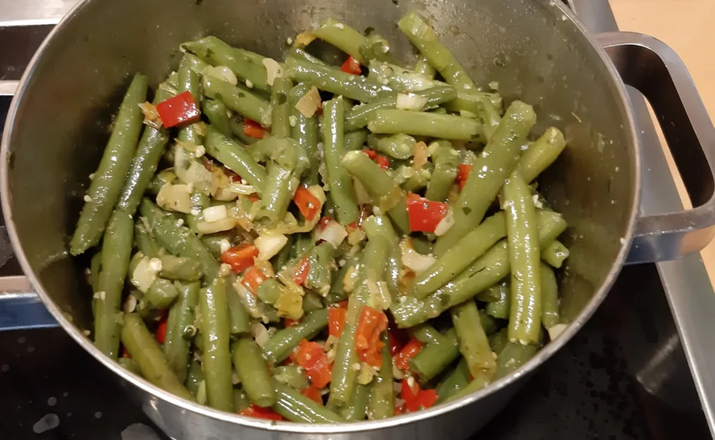 Italiaanse sperziebonen met paprika, knoflook en ui