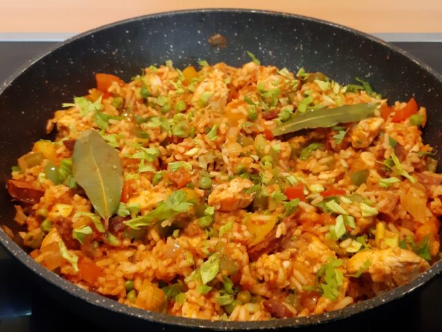 Jambalaya met kip, chorizo en groenten, zonder pakjes en/of zakjes