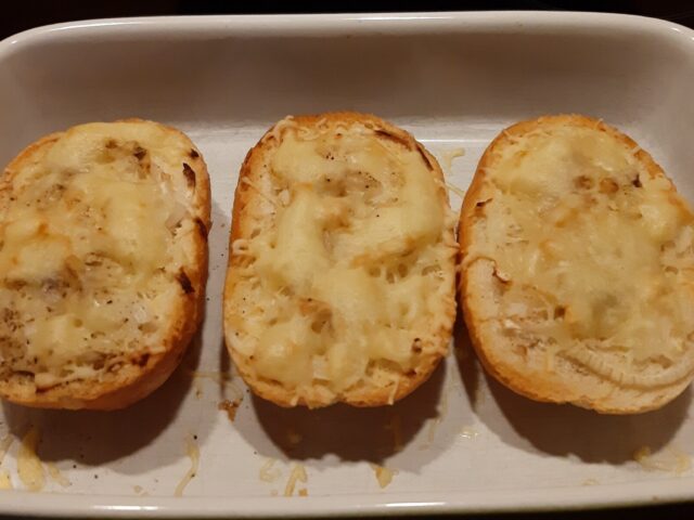 Kaas-uienbroodje