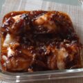 Kabeljauwhaasje in een pittige zoete uien-ketjapsaus
