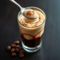 Kahlua mousse met koffiesaus