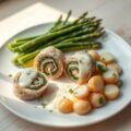 Kalfsvleesrolletjes met asperge en cognacsaus