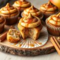 Kaneelcakejes met appel-kaneel stroop