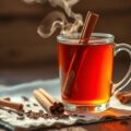 Kaneelthee met alcohol