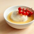 Karnemelksorbet met vanillesaus
