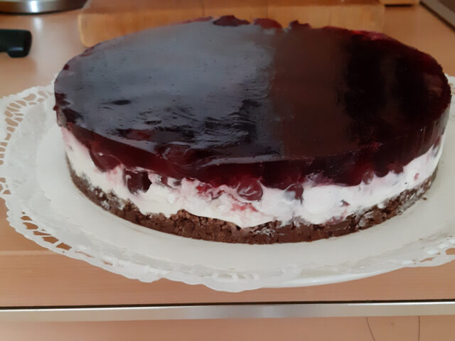 Kersentaart met een bodem van Choco Prince