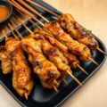 Kip Saté met een Katjang-Klapper-Saus