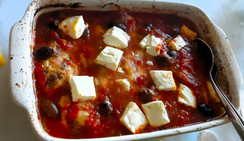 Kipfilet uit de oven met tomaat, olijven en feta