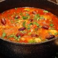Italiaanse stoofpot van kippendij, kastanjechampignons, gedroogde tomaten, paprika en rode pesto (ook voor de slowcooker).