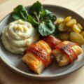 Kippenvinken met warmoesstoemp met pickles